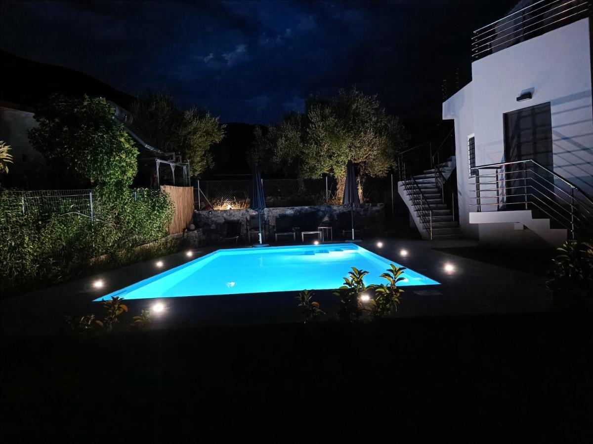 Evilenia Luxury Apartments Каламата Екстер'єр фото