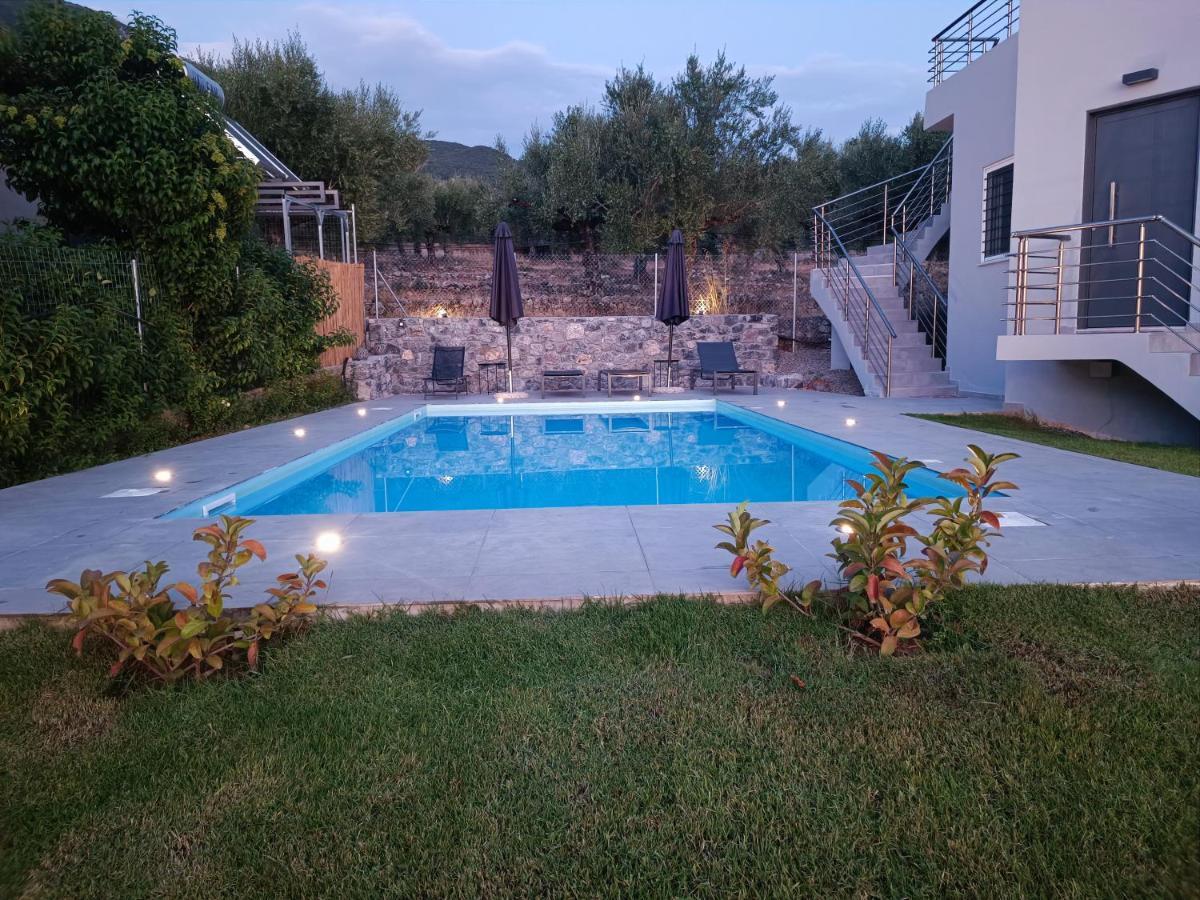 Evilenia Luxury Apartments Каламата Екстер'єр фото