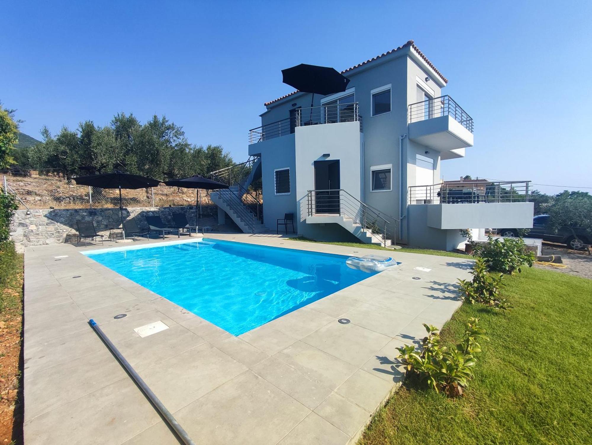 Evilenia Luxury Apartments Каламата Номер фото