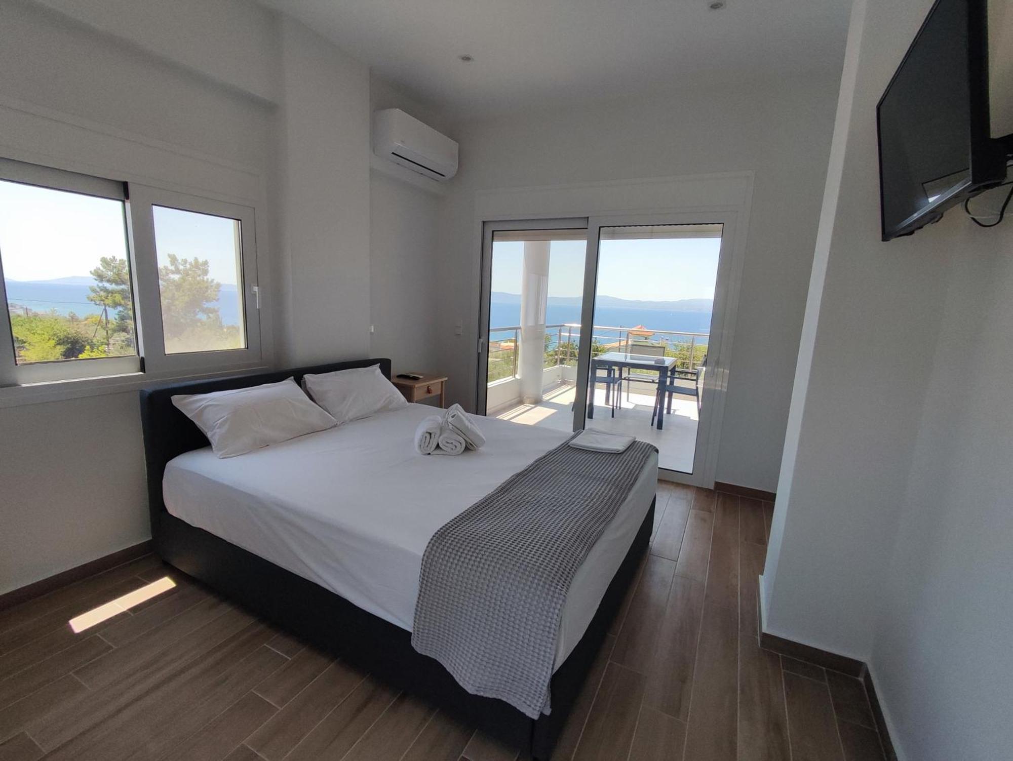 Evilenia Luxury Apartments Каламата Номер фото